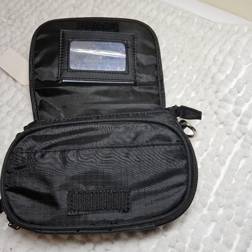 Black Crossbody with pink zipper pull charm - Picture 5 of 7